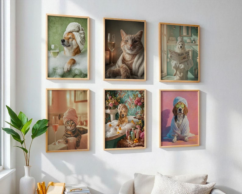 Puede incluir: Un conjunto de seis cuadros de pared con perros y gatos antropom&oacute;rficos en ba&ntilde;os. Las im&aacute;genes muestran animales con toallas, relaj&aacute;ndose en ba&ntilde;os de espuma, leyendo peri&oacute;dicos y usando m&aacute;scaras de pepino y copas de vino.