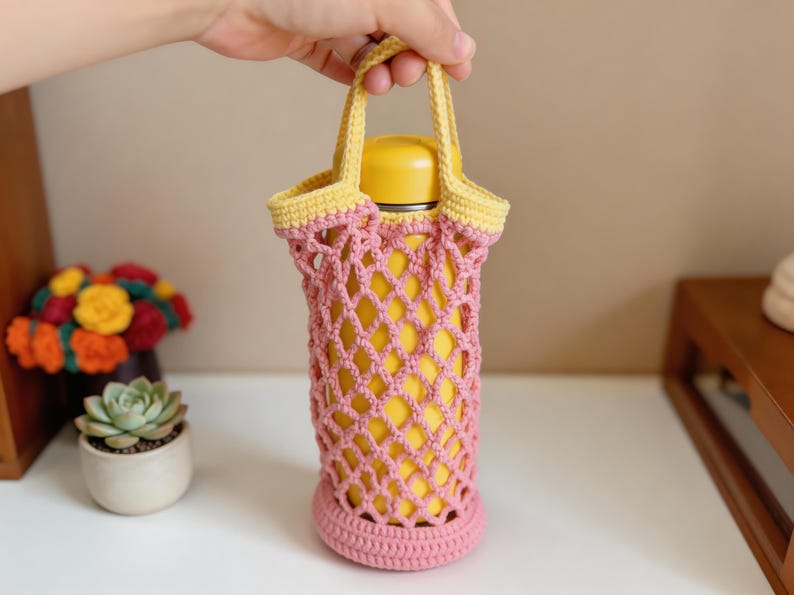 Crochet fruit drink carrier hanging display, apple and orange foldable mesh bottle holders, reusable crochet cup sling bag