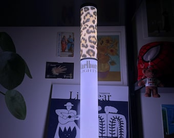 Lámpara LED con forma de cigarrillo y estampado de leopardo de Marlboro Lights, 42 cm - Decoración para un dormitorio, pub o estudio de tatuajes.