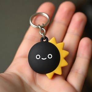 Celestial Eclipse-bedel, handgeschilderde zon- en maanhanger voor sleutels