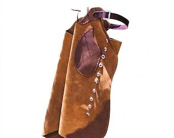 Handsydda Arizona Bells-leggings med mockafransar – Arizona Bell Step-in-chaps, specialanpassad utrustning i äkta läder för rodeos och ridning