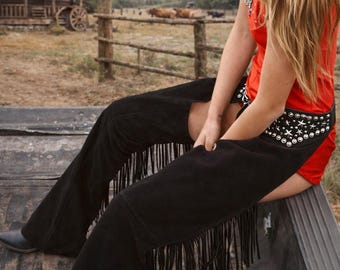 Handgjorda ridchaps, diskreta läderchaps i mocka med stjärnnitningar och fransar för kvinnor, western cowgirlleggings, rodeo queen-byxor