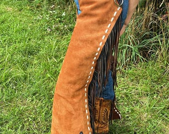 Rodeo chaps leggings med fransar i mocka och läder för damer | Western Cowgirl ridchaps, handsydda ridchaps, westernkläder