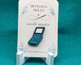 Retro Handheld Game Console Needle Minder | Gamer Magnet | Nostalgic Gaming Gift | Cross Stitch & Embroidery Accessory