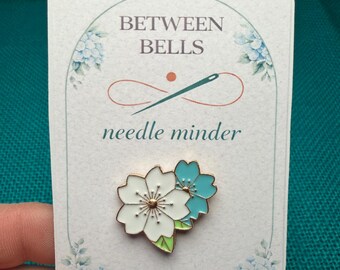 Blue & White Blossom Needle Minder