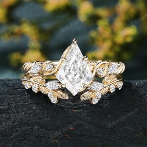 Conjunto de anillos de compromiso con diamantes cultivados en laboratorio con corte de cometa para mujer, estilo vintage, oro amarillo de 10 quilates, diseño de hojas y ramas, anillos de boda apilables y curvos, ideales como regalo de promesa.