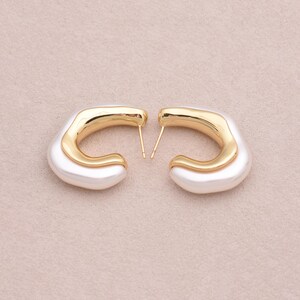 C Shape Hoop Earrings Two Tone Chunky Statement Earrings 18K Gold Filled for Minimal Fashion Women 30.5*24mm