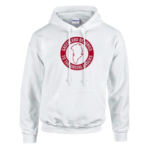 Könnte beinhalten: Weißer Kapuzenpullover mit roter kreisförmiger Grafik. Die Grafik zeigt eine Karte von Grönland und den Text "GREENLAND BELONGS TO THE GREENLANDERS". Der Pullover hat eine Vordertasche und eine Kapuze mit Kordelzug.