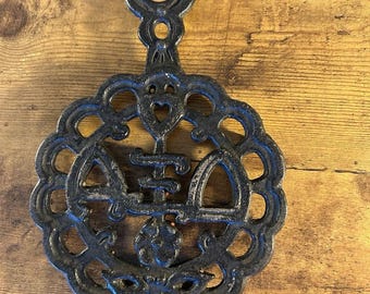 Vintage Cast Iron Trivet Wall Hanging Farmhouse Kitchen Decor Monogram