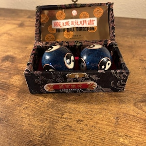 Bolas chinas de hierro Baoding para la salud, Yin Yang, cloisonné azul, meditación y estrés.