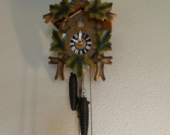 Working Vintage German Style Cuckoo Clock Wood Hand Carved Leaves Bird Weights