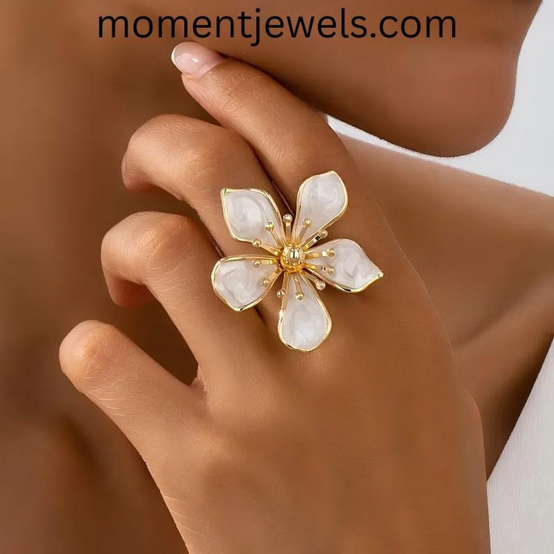 Chunky Enamel Flower Ring Gold Plated Colorful Statement Jewelry Retro Floral Big Ring White