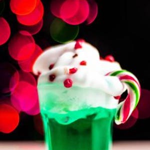 Holiday Cocktail Magic: Festive Recipes for Christmas, New Year’s, and Winter Celebrations