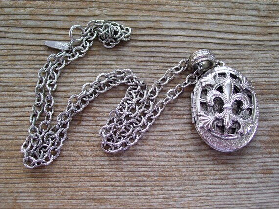 Vintage Whiting Davis Locket, Silver Fleur de Lis… - image 2