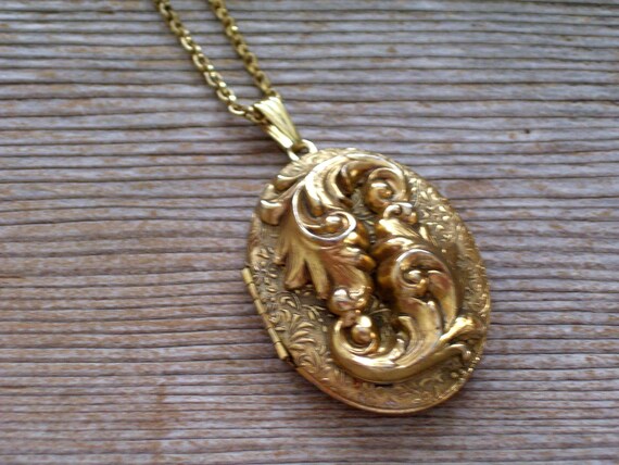 Vintage Whiting Davis Locket, Art Nouveau Locket, Gol… - Gem