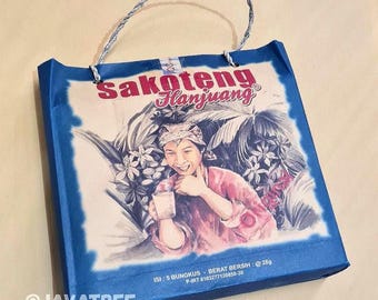 Sekoteng, bebida tradicional de jengibre de Java con azúcar moreno, hierbas y cacahuete tostado