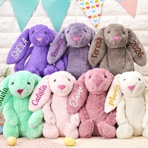 Personalisierter Plüsch Hase: Individuell gesticktes Ostergeschenk