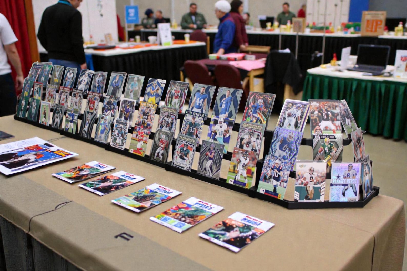 Cbj Stand TDS BASE - Tiered Card Holder Display – Vertical Stand for Trading Card ...
