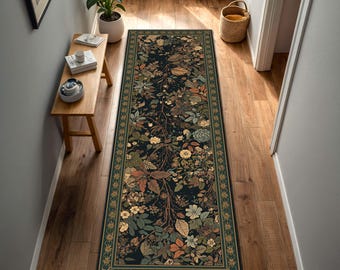 Alfombra de pasillo con diseño de bosque botánico oscuro, estilo vintage con hojas florales de herbario, decoración estilo cottagecore, estilo academia oscuro, con borde dorado en verde azulado.