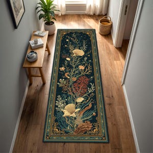 Alfombra de pasillo con algas costeras y conchas, alfombra de pasillo con coral océano, entrada de cocina con estilo náutico Mermaidcore, decoración vintage azul marino y dorado con arte oceánico.