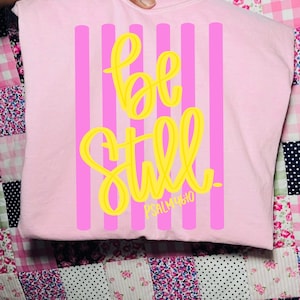 以下が含まれることがあります： 手作りの木製サインで、遊び心のあるフォントで「Welcome」と書かれています。 白い背景に濃い茶色のフレームがあり、玄関や入り口に最適です。 サインの幅は約30cm、高さは約15cmです。