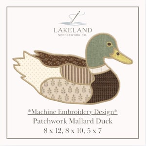 Puede incluir: Diseño de bordado a máquina de un pato real de patchwork. El pato presenta un diseño de patchwork con varios patrones y colores, incluyendo marrón, beige y verde. El diseño mide aproximadamente 20 x 30 cm, 20 x 25 cm y 13 x 18 cm.