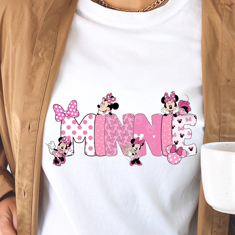 K&ouml;nnte beinhalten: Ein Set aus drei Keramikbechern mit gesprenkelter, matter Oberfl&auml;che. Die Becher sind in den Farbt&ouml;nen Creme, Hellgrau und Dunkelgrau gehalten. Jeder Becher hat ein schlichtes, minimalistisches Design, perfekt f&uuml;r Kaffee oder Tee.