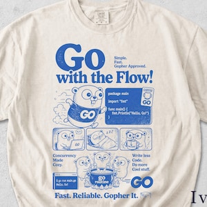 Könnte beinhalten: Ein elfenbeinfarbenes T-Shirt mit blauen Grafikdrucken. Das Design enthält den Text "Go with the Flow!", "Simple. Fast. Gopher Approved.", "Concurrency Made Cozy.", "Write less Code. Do more Cool stuff.", "Fast. Reliable. Gopher It." und ein Gopher-Maskottchen.