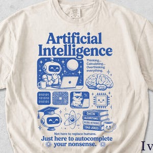 Könnte beinhalten: Elfenbeinfarbenes T-Shirt mit blauem Grafikdesign. Das Design zeigt die Worte "Artificial Intelligence" und enthält einen Roboter, eine Katze, ein Gehirn und andere Tech-Icons. Der Text lautet: "Not here to replace humans. Just here to autocomplete your nonsense."