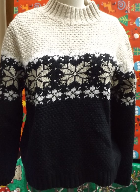 Ugly Christmas Sweater Beige black Snowflakes lar