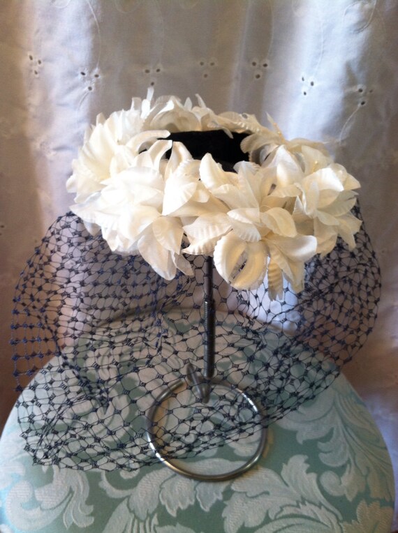 Vintage 1950s White Floral Hat with Veil