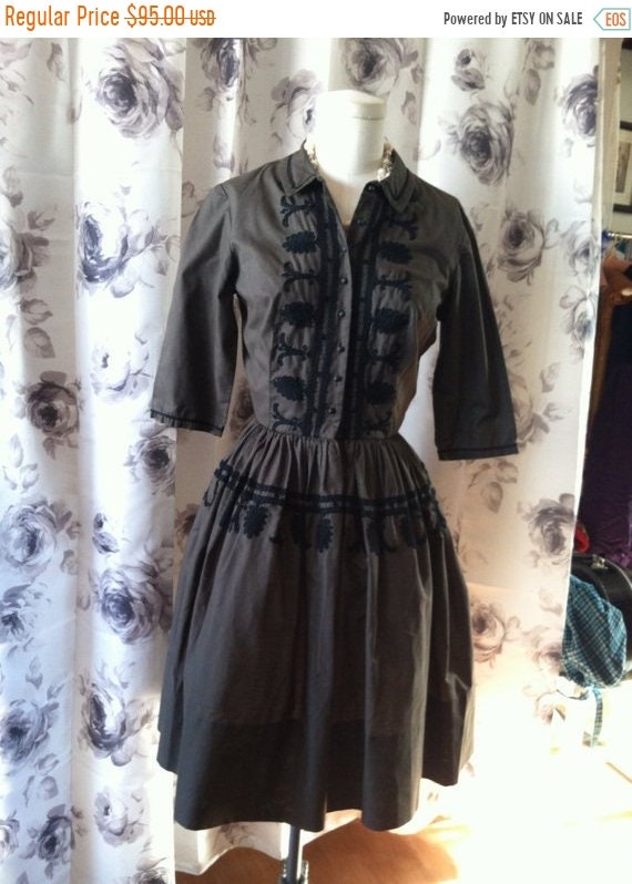 1950 vintage dress Chocolate brown cotton black em