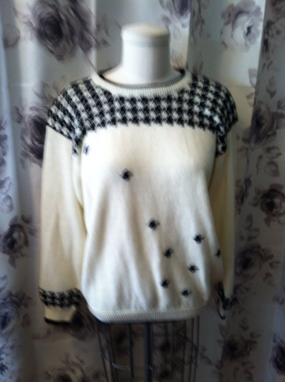 Men's white sweater with black detail