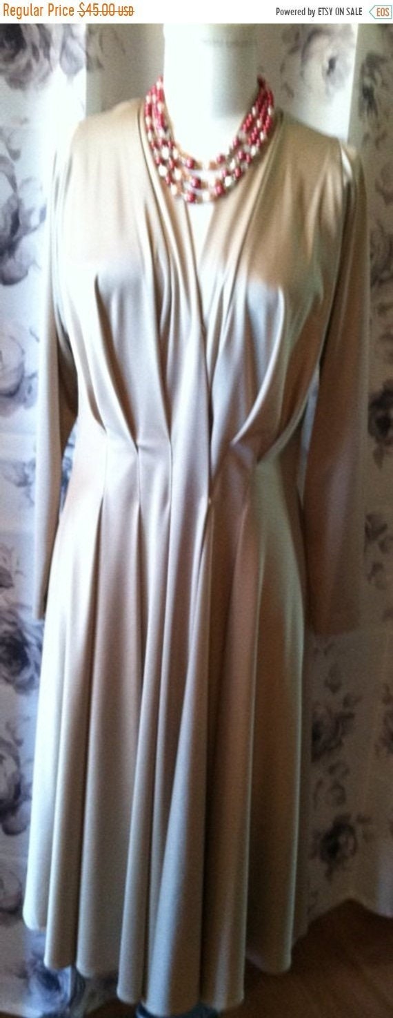 Vintage Creme pleated day dress women's large 1970