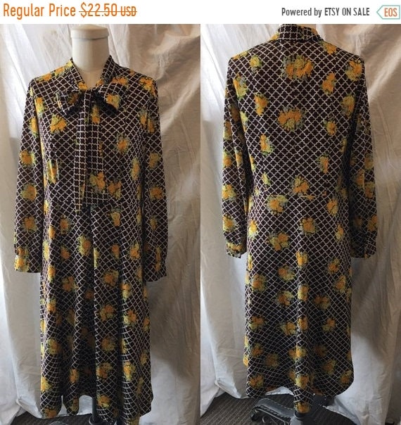 Fun retro brown patterned knit day dress 1960 med… - image 1