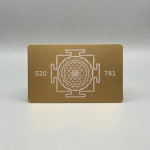 Aktivierte Quanten Resonanz Platte | Sri Yantra & Grabovoi Codes | 144 MHz Tensor geladen | Geld Manifestation Karte