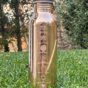 Botella de agua de cobre cuántico y geometría sagrada: recipiente de agua estructurado, energía y desintoxicación del aura.