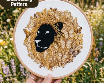 Patrón de bordado de león y mariposa, arte de aro con motivos naturales dibujados a mano (descarga digital)