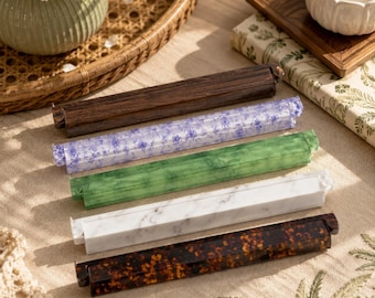 A set of 4 American-style mahjong tiles and a tile pusher, 17.5-inch ABS mahjong tile holder, 2-in-1 tile holder.