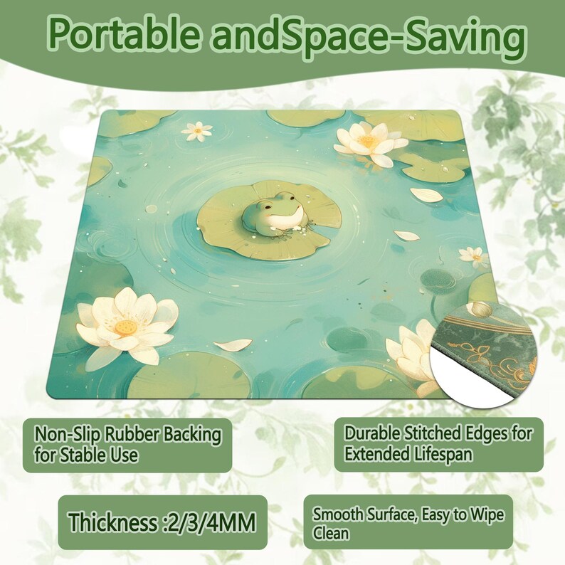 Puede incluir: Alfombrilla de rat&oacute;n rectangular con una escena de estanque, una rana en una hoja de nen&uacute;far y nen&uacute;fares. La alfombrilla tiene una parte trasera de goma antideslizante y bordes cosidos. El texto "Portable and Space-Saving" est&aacute; en la parte superior. Grosor: 2/3/4mm.