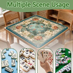 K&ouml;nnte beinhalten: Ein quadratischer Tisch mit einem Blumendesign mit Kois in einem Teich. Der Tisch ist von St&uuml;hlen umgeben. Das Bild zeigt auch Dominosteine, Mahjong-Steine, Spielkarten und andere Spielsteine. Der Text "Multiple Scene Usage" steht oben.
