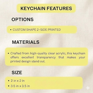 Może przedstawiać: Obraz szczeg&oacute;łowo opisujący cechy breloczka. Tekst zawiera "KEYCHAIN FEATURES", "OPTIONS", "CUSTOM SHAPE 2-SIDE PRINTED", "MATERIALS" i "SIZE". Opcje rozmiaru to 5,08 cm x 5,08 cm i 8,89 cm x 8,89 cm. Breloczek wykonany jest z przezroczystego akrylu.