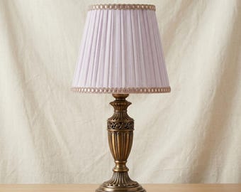 Pantalla de lámpara Empire de seda plisada: color morado lavanda, con adaptador UNO, pantalla cónica de estilo vintage.