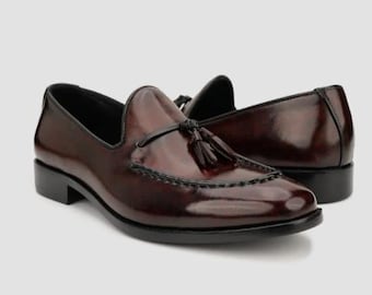 Mocasines de cuero burdeos con borlas hechos a mano para hombre, zapatos de vestir sin cordones color burdeos, zapatos de boda de lujo para hombre, mocasines de estilo italiano a medida.