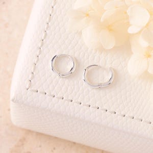 925 Sterling Silver Hammered Huggie Hoop Earrings, Dainty Textured Silver Hoops, Minimalist Small Sleepers, Handcrafted Everyday Jewelry