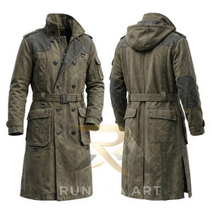 Può includere: Lungo cappotto verde oliva con design doppiopetto, cintura, tasche multiple e cappuccio. Il cappotto presenta toppe grigio scuro su spalle e gomiti. Viste anteriore e posteriore.