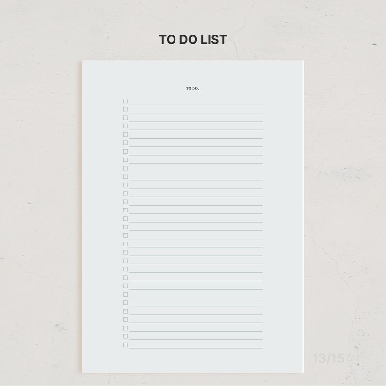 K&ouml;nnte beinhalten: Eine wei&szlig;e, rechteckige To-Do-Listen-Seite mit dem Text TO DO LIST oben und TO DO mittig darunter. Die Seite enth&auml;lt eine vertikale Spalte mit f&uuml;nfundzwanzig leeren, linksb&uuml;ndigen quadratischen K&auml;stchen, auf die jeweils eine Linie folgt.