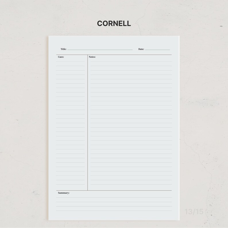 K&ouml;nnte beinhalten: Eine wei&szlig;e Cornell-Notizvorlage auf Papier gedruckt. Das Layout umfasst einen oberen Bereich f&uuml;r Titel und Datum, eine vertikale Spalte mit der Beschriftung Cues, einen gro&szlig;en Bereich mit der Beschriftung Notes und einen unteren Bereich mit Summary.