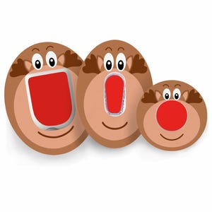 Könnte beinhalten: Drei braune, ovale Dekorationen im Rentier-Design mit Cartoon-Augen und Geweih. Die größte hat ein rechteckiges rotes Zentrum, die mittlere ein kleineres vertikales rotes Oval und die kleinste eine kreisförmige rote Nase.