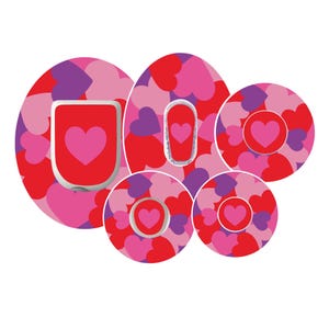 Peut inclure: Plusieurs motifs en forme de cœur rouges, roses et violets. Les motifs comprennent un rectangle rouge et un ovale argenté, chacun avec un cœur rose, et plusieurs motifs circulaires avec des cœurs roses. Le fond est un motif de cœurs.